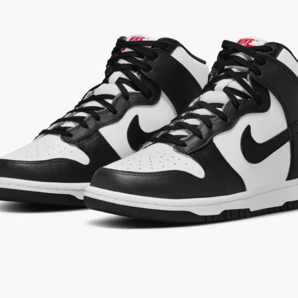 NIKE Women’s Dunk High Basketball Sneaker Black White Size 10